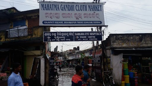 Ravi Art Studio, Giri Market