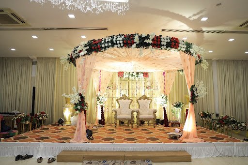 FRIENDS PHOTO AND VIDEOS