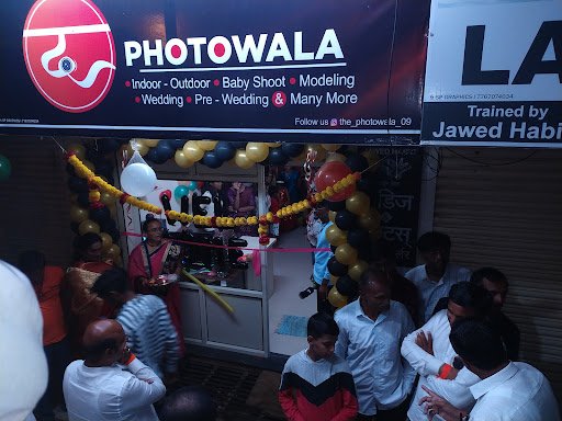 THE PHOTOWALA
