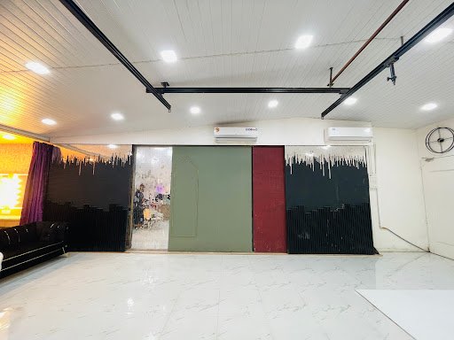 Fzy Fuzion Studio | Rental Photo Studio in Mumbai | Studio For Photoshoot, Podcast, Video shoot.