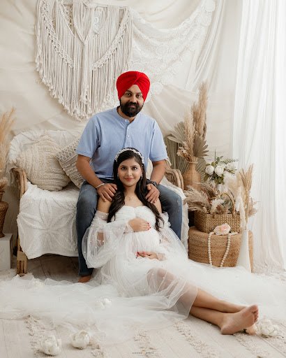 Mother & Roots – Maternity & Newborn Photography Studio