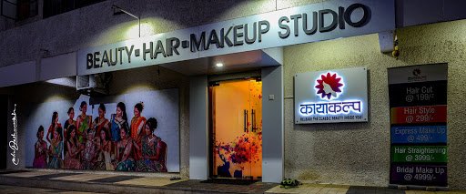 The Classic Photographic Studio/Milind Deshmukh