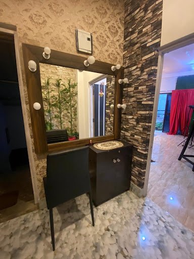 H D Studio H D Studio