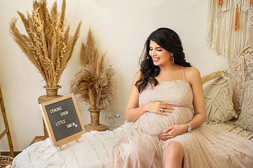  – Maternity & Newborn Photographer Surat