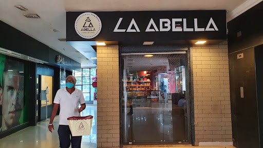 LA ABELLA Cake & Cafe