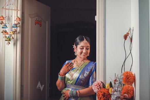 A V STUDIO A V STUDIO