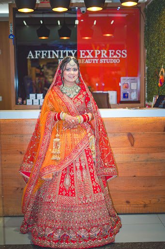 Lanshographer India Photo Studio | Photo Studio in Gaur city Lanshographer India Photo Studio | Photo Studio in Gaur city