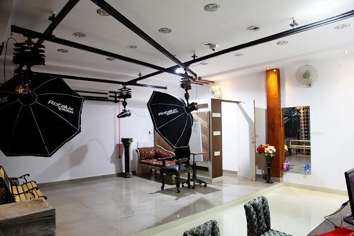 Studio Meena & Colour Lab