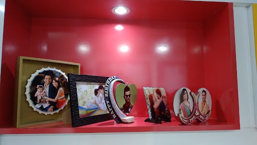 Smile please instant photo studio