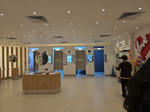 PHOTO SIGNATURE.VENICE MALL