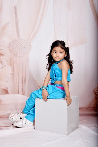 ✅ Himanshi Photo Studio