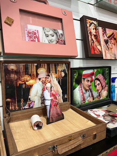 Deep photo studio and color lab